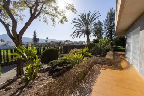 Chalet en calle Caril Moreno