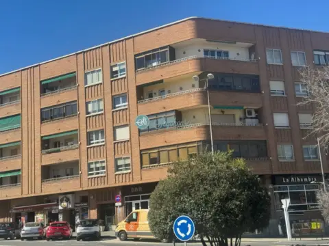 Piso en José Zorrilla - Cristo del Mercado