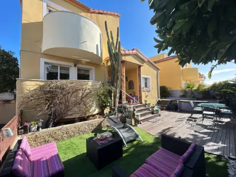 Casa en Urbanización - Vilafortuny