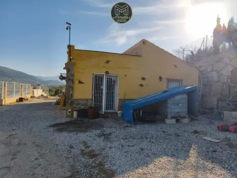 Chalet en Afueras de Jaén - Cerromolina