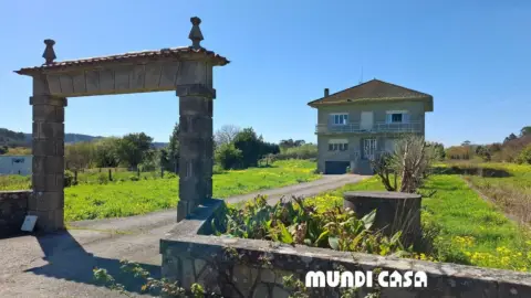 Casa en calle Mirans-Asados