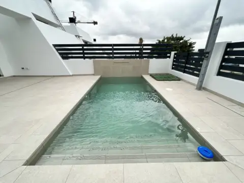 Chalet pareado en Avenida Santa Clara
