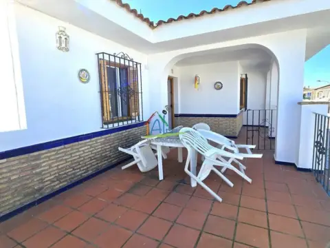 Casa adosada en Urbanización Cotomar
