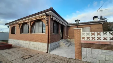 Chalet en Urbanización - los Almendros