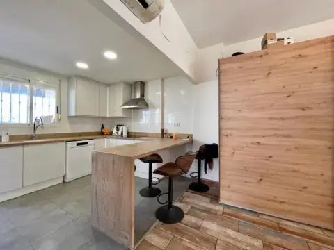 Casa adosada en calle de Coordinadora