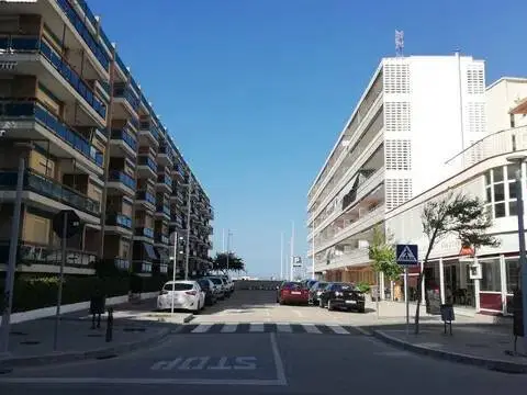 Local comercial en calle Cataluna -Esquina Formentera, 11