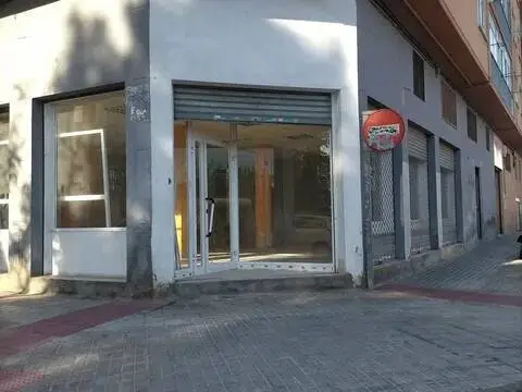 Local comercial en Oliver-Valdefierro