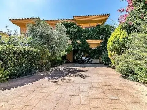 Casa adosada en Urbanización Calahonda-Golf-Riviera del Sol-Miraflores