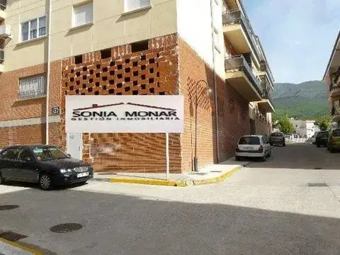 Local comercial en calle del Polideportivo