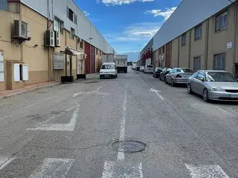 Nave industrial en calle de Uruguay