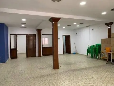 Local comercial en calle de Carmona