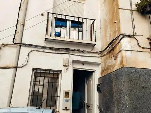 Casa adosada en calle de Santa Ana