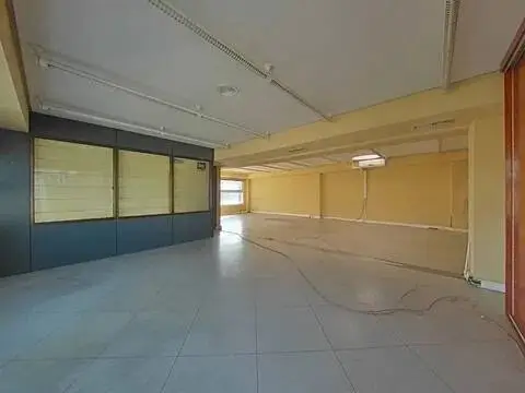 Local comercial en Vía Complutense