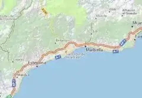 Local comercial en Nueva Andalucía-Centro