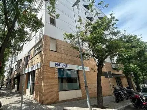Local comercial en Elcano-Los Bermejales