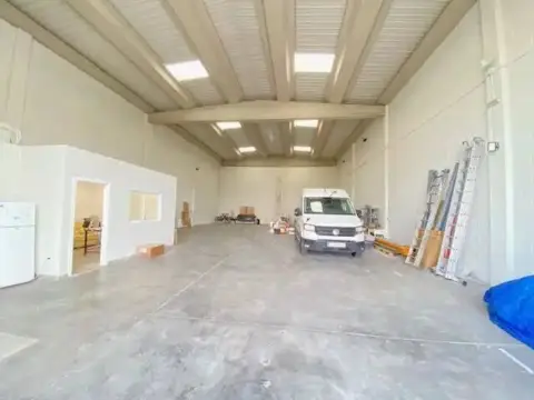 Nave industrial en calle del Río Segura