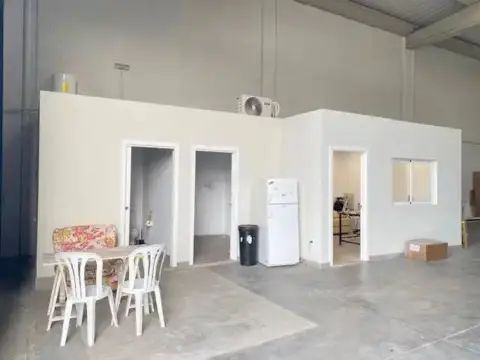 Nave industrial en calle del Río Segura