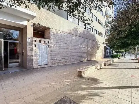 Local comercial en calle Regaliz