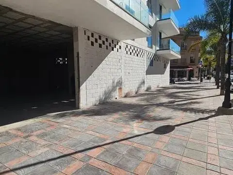 Local comercial en Puerto Deportivo