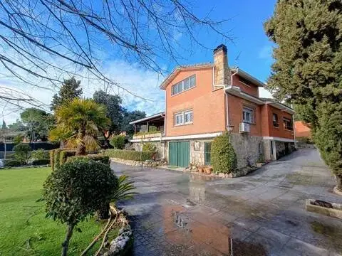 Chalet en Chapinería