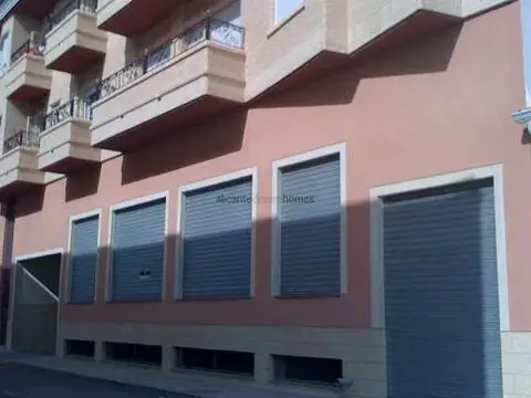 Local comercial en Los Montesinos