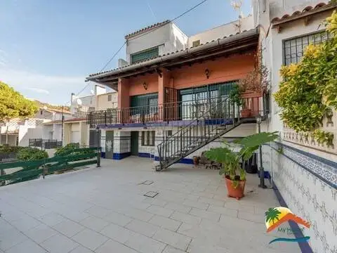 Casa adosada en Carrer de Alguer