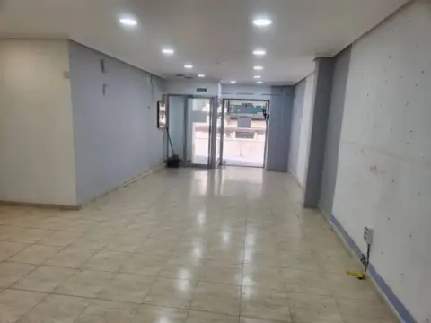 Local comercial en calle calle Tomas Nougues, 11