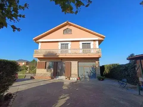 Chalet en Roales