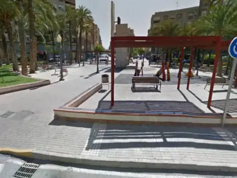Local comercial en Plaça de Crevillent-Juzgados