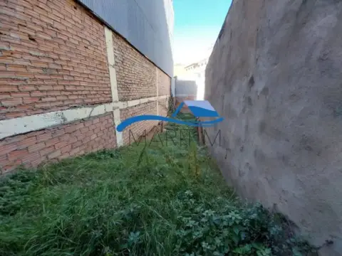 Terreno en Carrer de l'Escultor Clarà