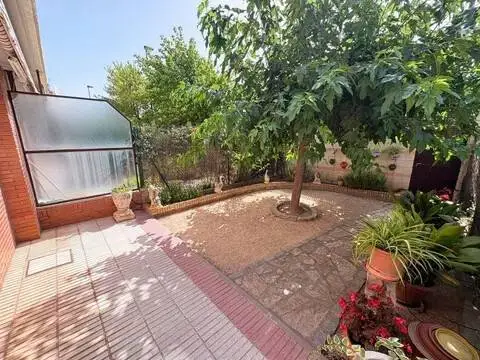 Casa adosada en Santa Isabel-Movera