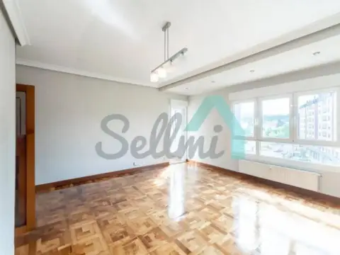 Piso en Tenderina-Mercadín-Fozaneldi