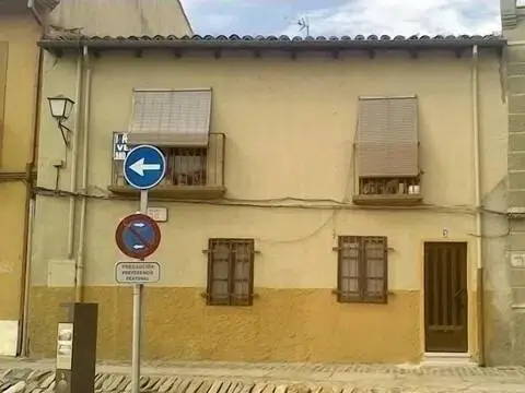 Casa adosada en Plaza de la Leña