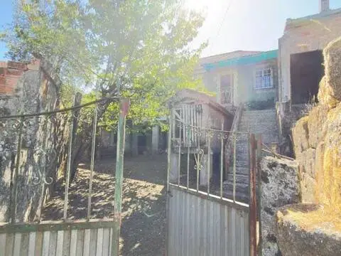 Casa rústica en Leiro (Capital)