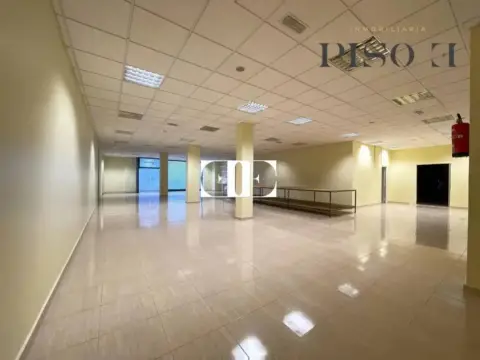 Local comercial en Berbés-Peritos