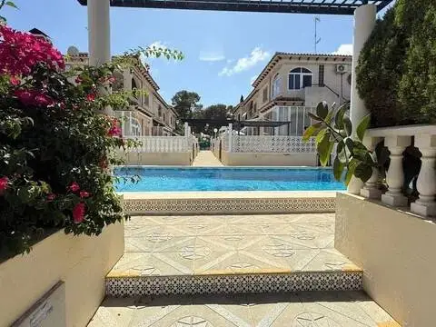 Chalet en Los Balcones-Los Altos-Punta Prima