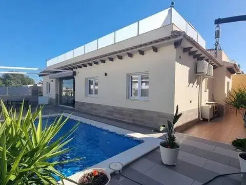 Chalet en Los Balcones-Los Altos-Punta Prima
