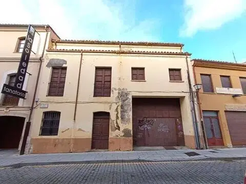 Edificio en calle de la Horta