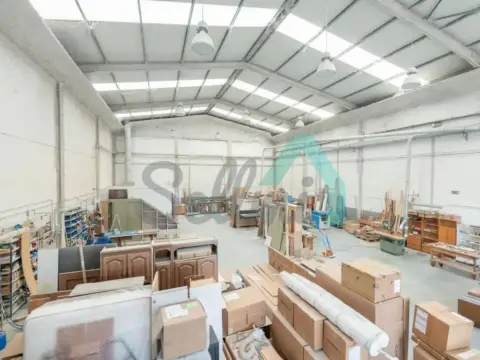 Nave industrial en Granda-Tiñana-Hevia