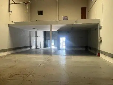 Nave industrial en calle de Valgrande