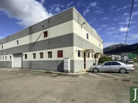 Nave industrial en El Puente