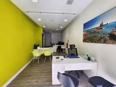 Local comercial en calle Navarro Rodrigo