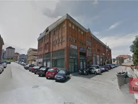 Local comercial en El Alisal-Cazoña