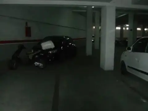 Garaje en calle de Josefina Manresa