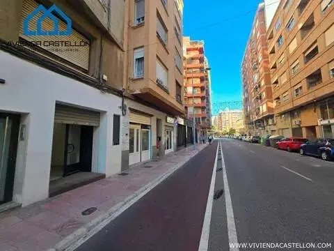Local comercial en calle de Herrero