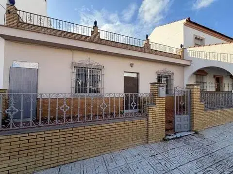 Casa adosada en calle de Domingo Martínez