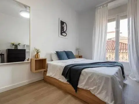 Habitación en calle de la Redondilla