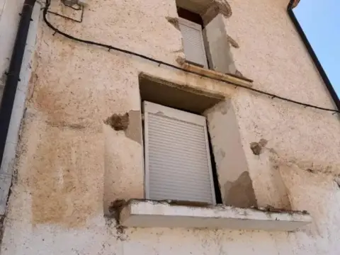 Casa rústica en calle de Perú