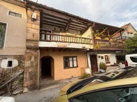 Casa adosada en Pomaluengo