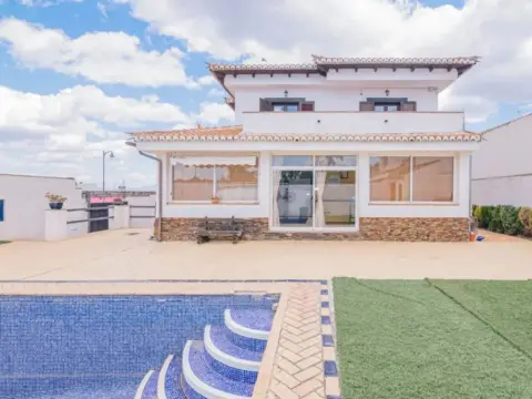 Chalet en calle Real de Málaga in Zona Calle San Francisco-Pedro Verde (Las Gabias) · Las Gabias